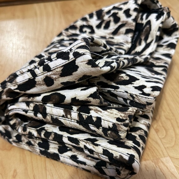 White House Black Market Dresses & Skirts - White House Black Market Women’s Animal Print Pencil Skirt Size 10